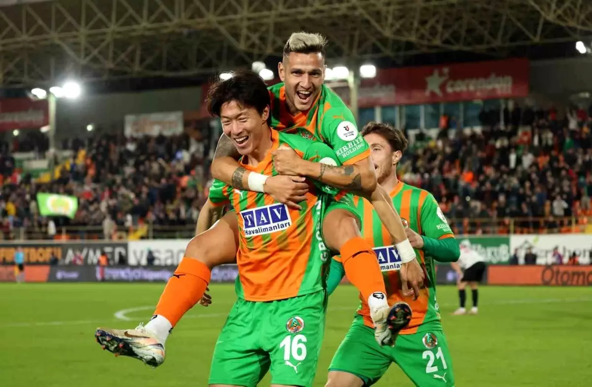 Alanyaspor, Gaziantep FK\'yı 3-0 Yendi