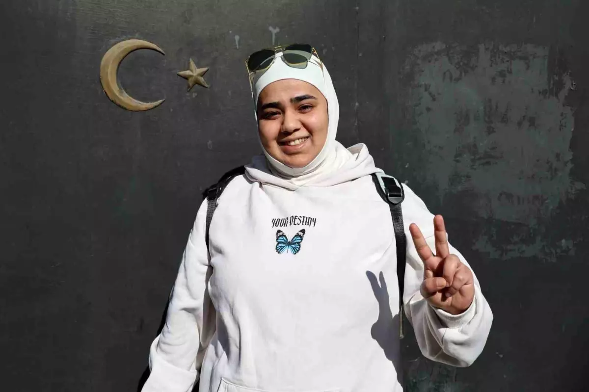 Türkiye\'nin Şam Büyükelçiliğine gelen Suriyeli: "Türk vatandaşlığına başvuracağım"