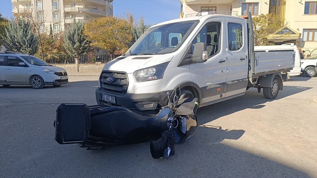 Adıyaman\'da Kaza: Motosiklet Sürücüsü Ağır Yaralandı