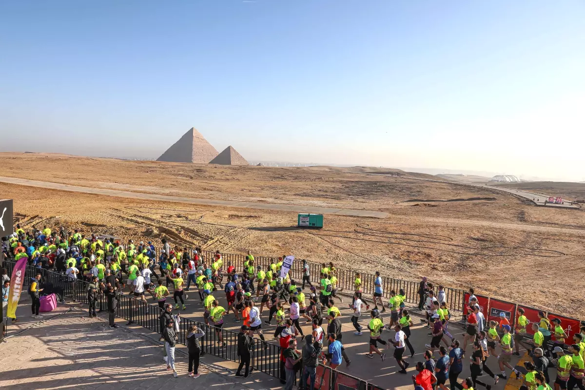 Giza\'da Piramitler Yarı Maratonu