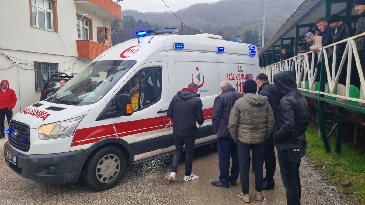 Düzce\'de Futbol Maçında Kavga: 8 Yaralı