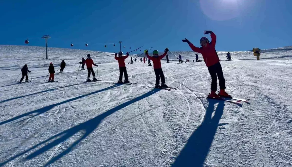 Hacılar Belediye Başkanı, HADAK Kayak Takımı Sporcularını Ziyaret Etti