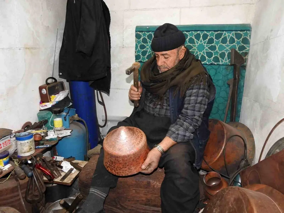 Gaziantep\'in Usta Bakırcısı Miktat Çelik