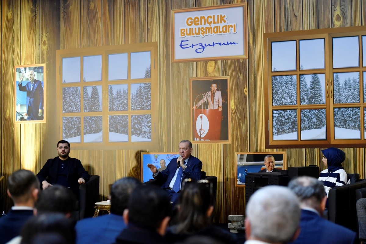 Cumhurbaşkanı Erdoğan Erzurum\'da gençlerle buluştu: (2)