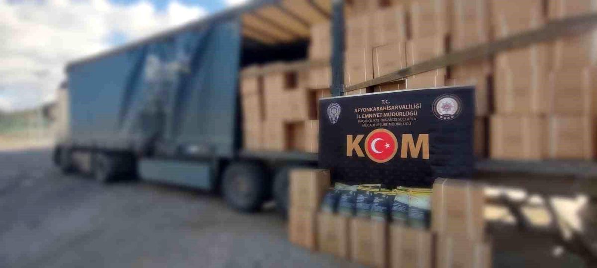 Afyonkarahisar\'da 2.8 Ton Sahte Tütün Ele Geçirildi