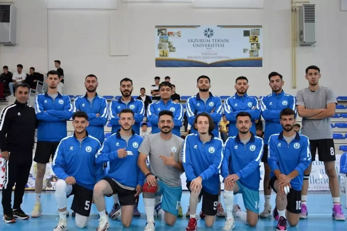 Erzurum Gençlik Spor Voleybol Kulübü, Mardin Midyat Spor\'u 3-1 ile Geçti