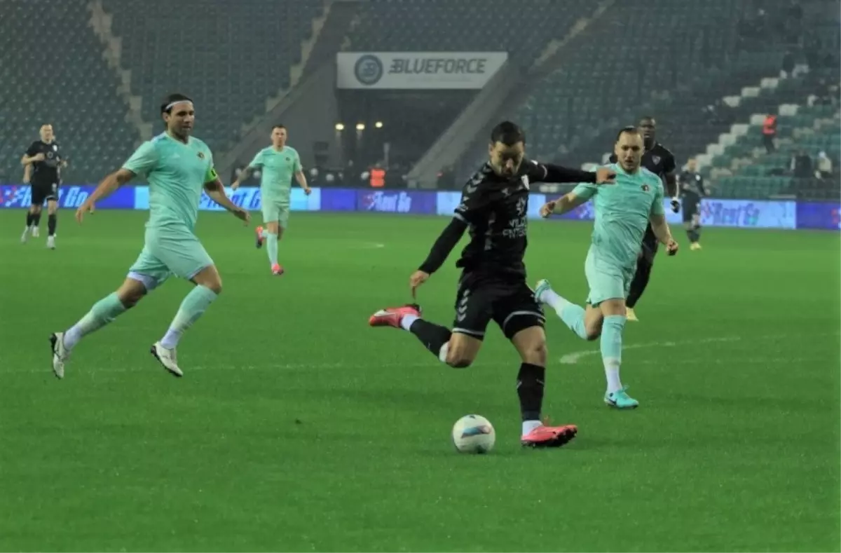 Kocaelispor, Esenler Erokspor\'a 2-0 Mağlup Oldu