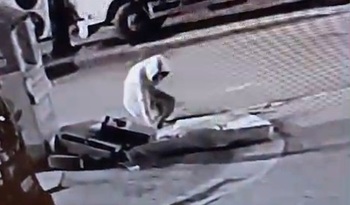 Esenyurt\'ta Yangın Paniği: Geri Dönüşüm Kumbarası Yanında Yatak Alev Aldı
