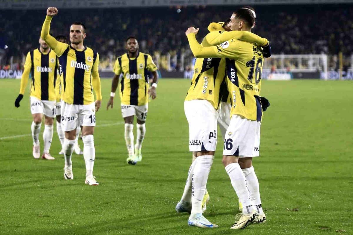Fenerbahçe, Başakşehir\'i 3-1\'le geçti