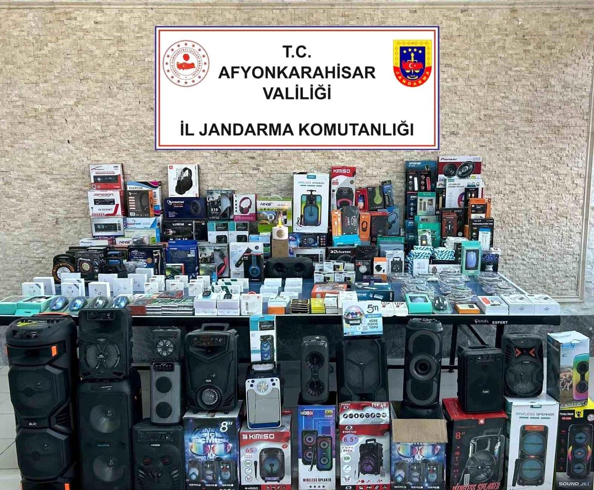 Afyonkarahisar\'da Kaçak Elektronik Ürün Baskını