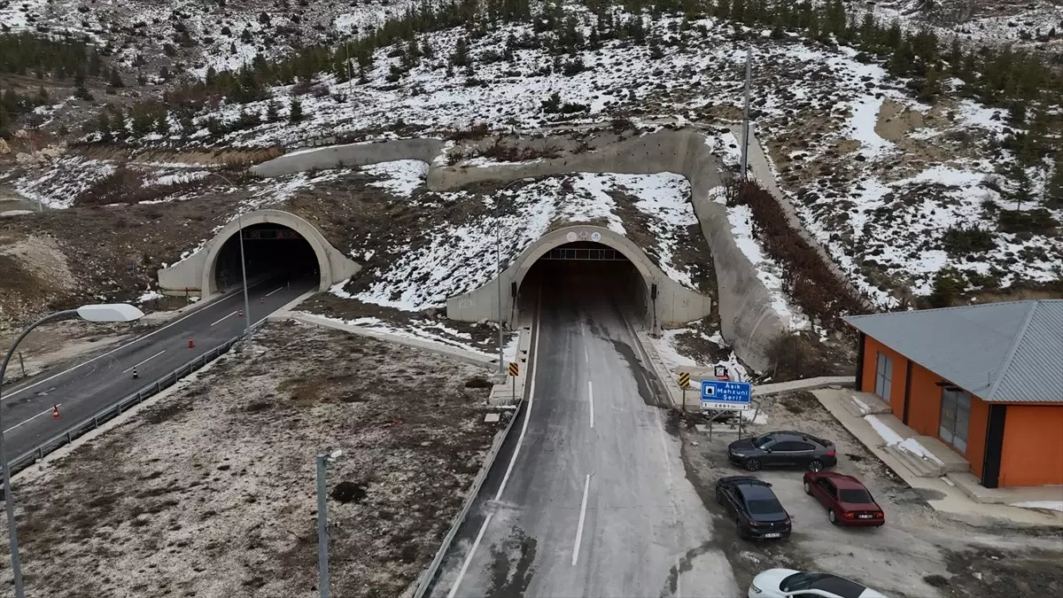 Aşık Mahzuni Şerif Tüneli Trafiğe Açıldı