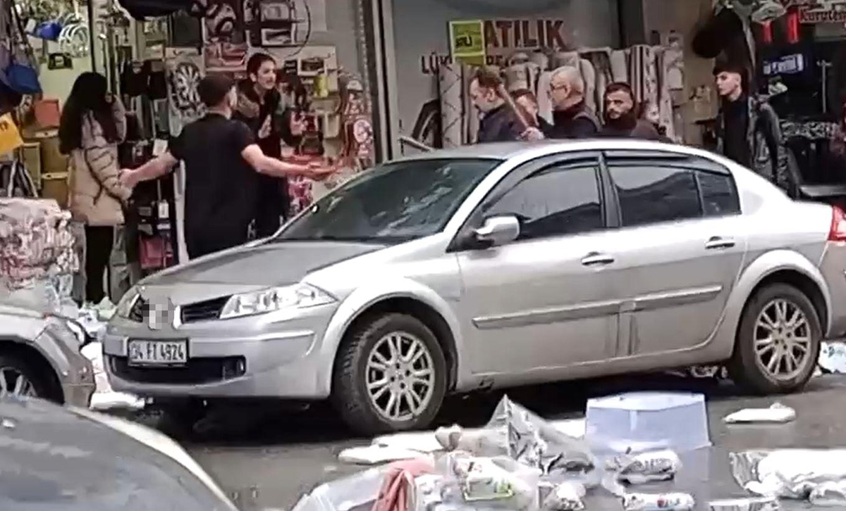 Esenyurt\'ta Bıçaklı Saldırı: Dükkan Dağıtıldı