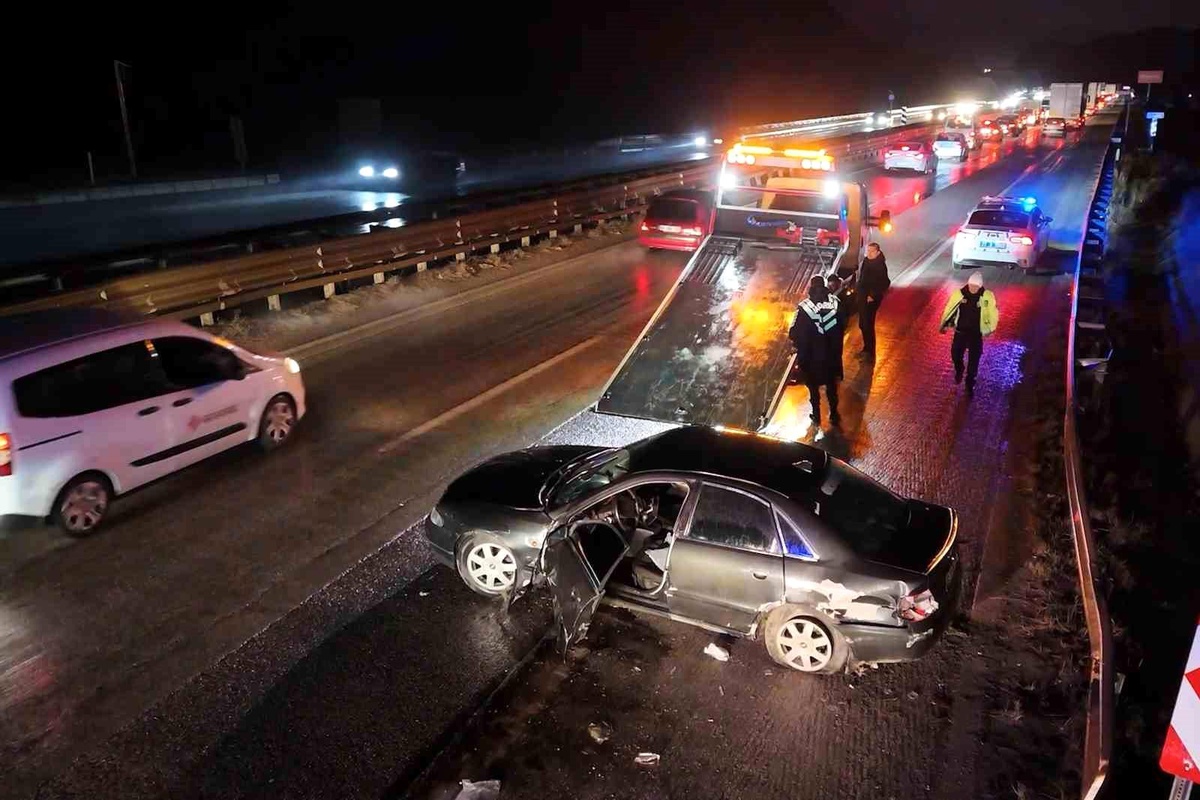 Kırıkkale\'de Peş Peşe Kazalar: 8 Yaralı