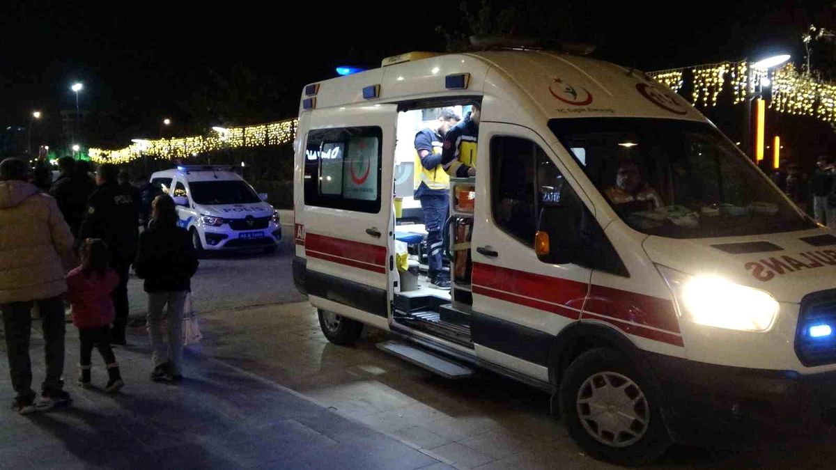Malatya\'da Bıçaklı Kavga: 2 Yaralı