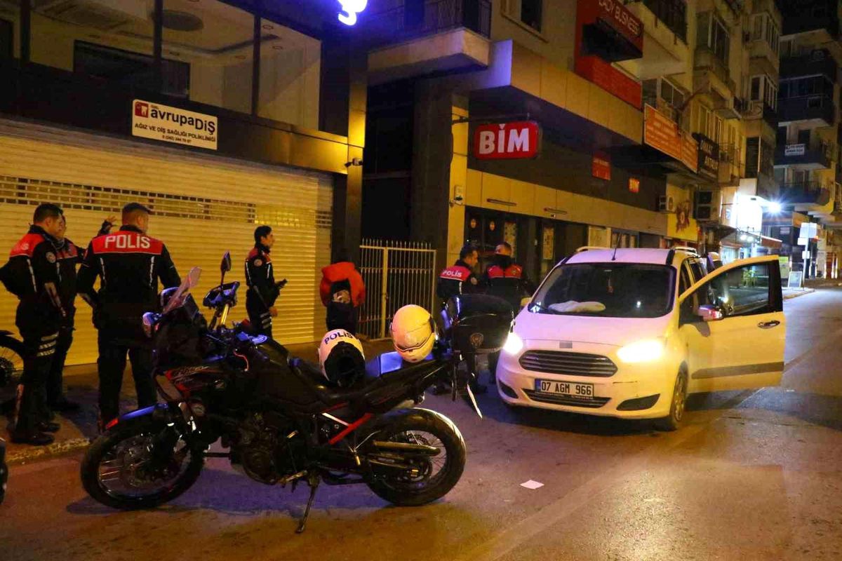 Antalya\'da Uyuşturucu Panik Kaçışı