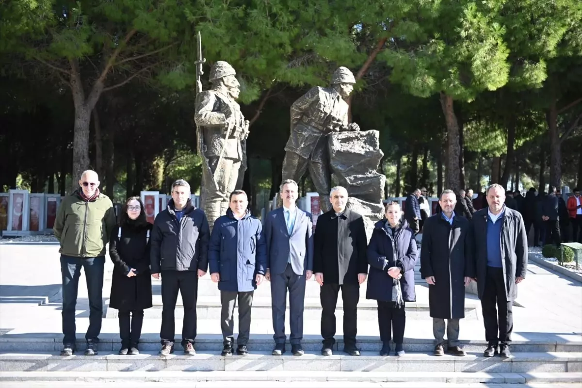 Savunma Sanayii Başkanı Haluk Görgün, Gelibolu Tarihi Alan\'ı ziyaret etti