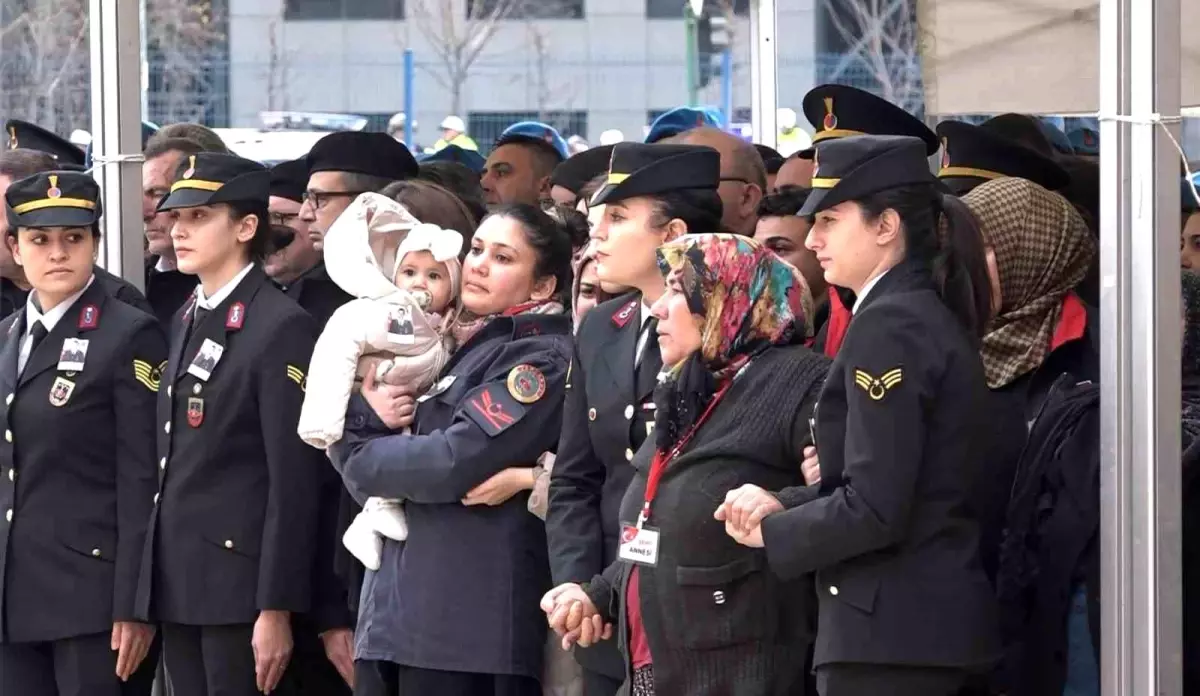 Bursa\'da Şehit Jandarma Uzman Çavuş Nurettin Yaşar\'ın Töreninde Duygu Dolu Anlar