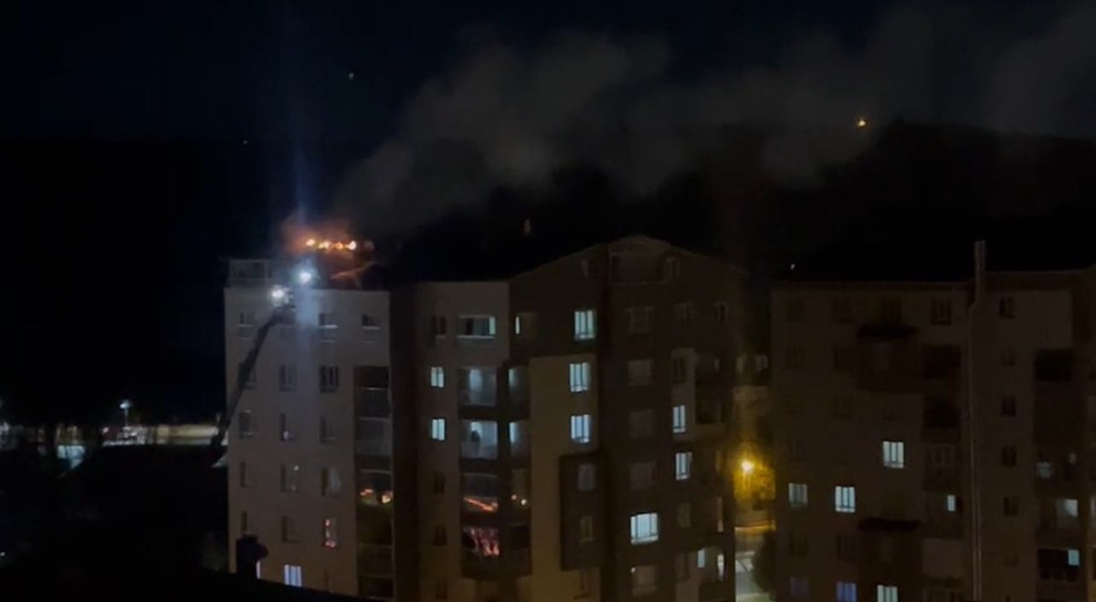 Sivas\'ta 9 Katlı Apartmanda Yangın Çıktı