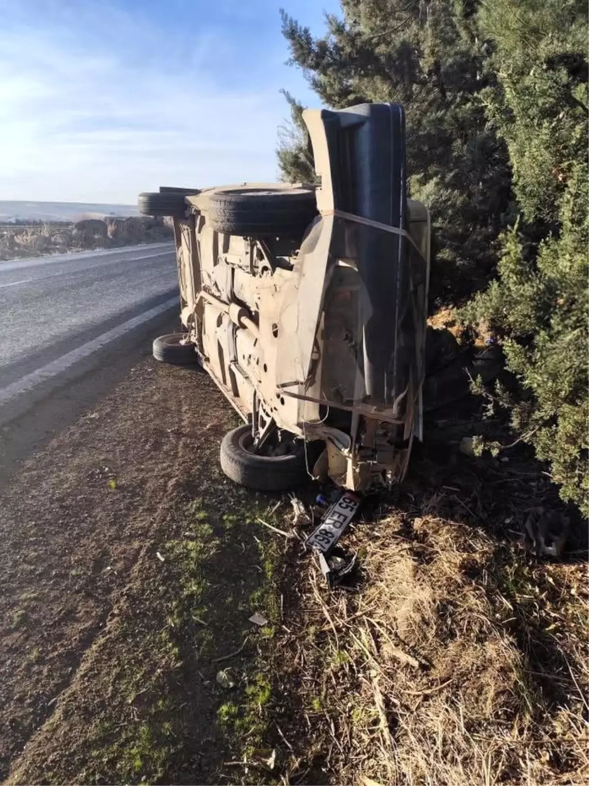 Siverek\'te Trafik Kazası: Ata Çarpan Otomobil Hasar Gördü