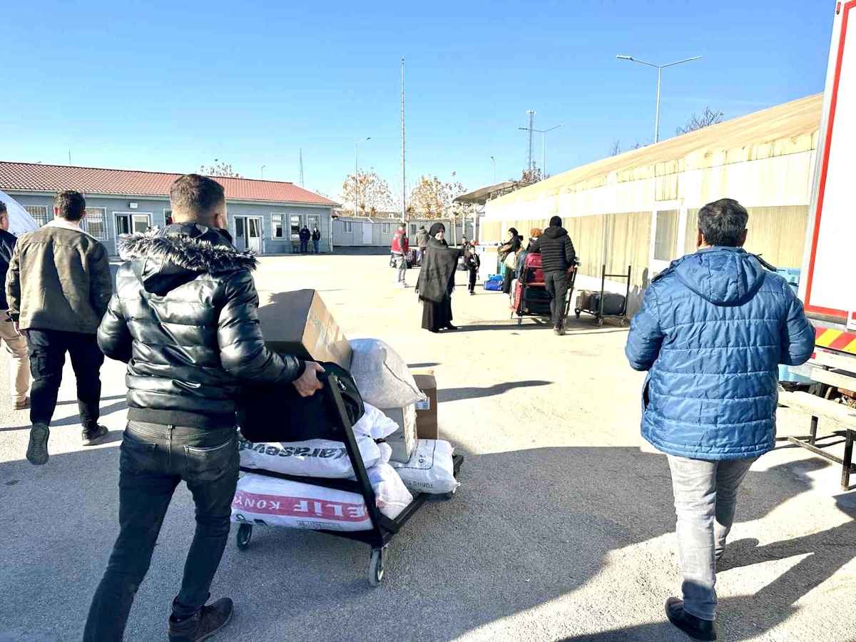 Suriyeli Mülteciler Ülkelerine Dönüyor