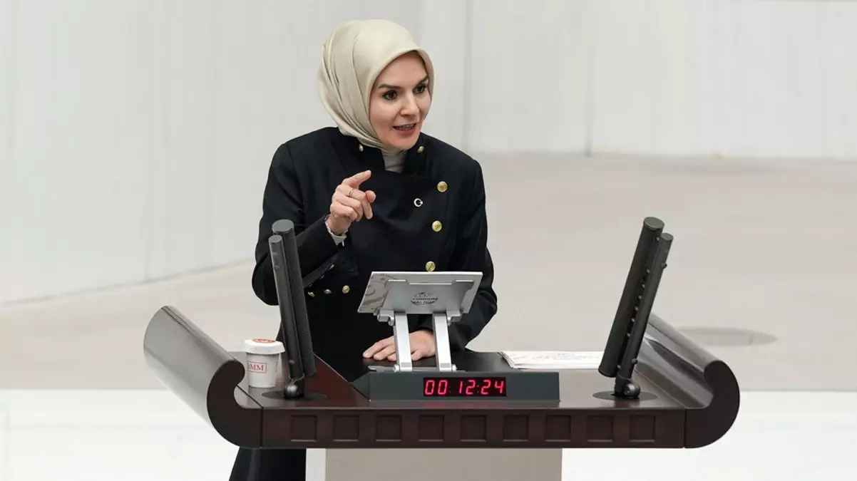 Tepki ve bravo sesleri aynı anda yükseldi, Bakan Göktaş\'ı duymak zor oldu