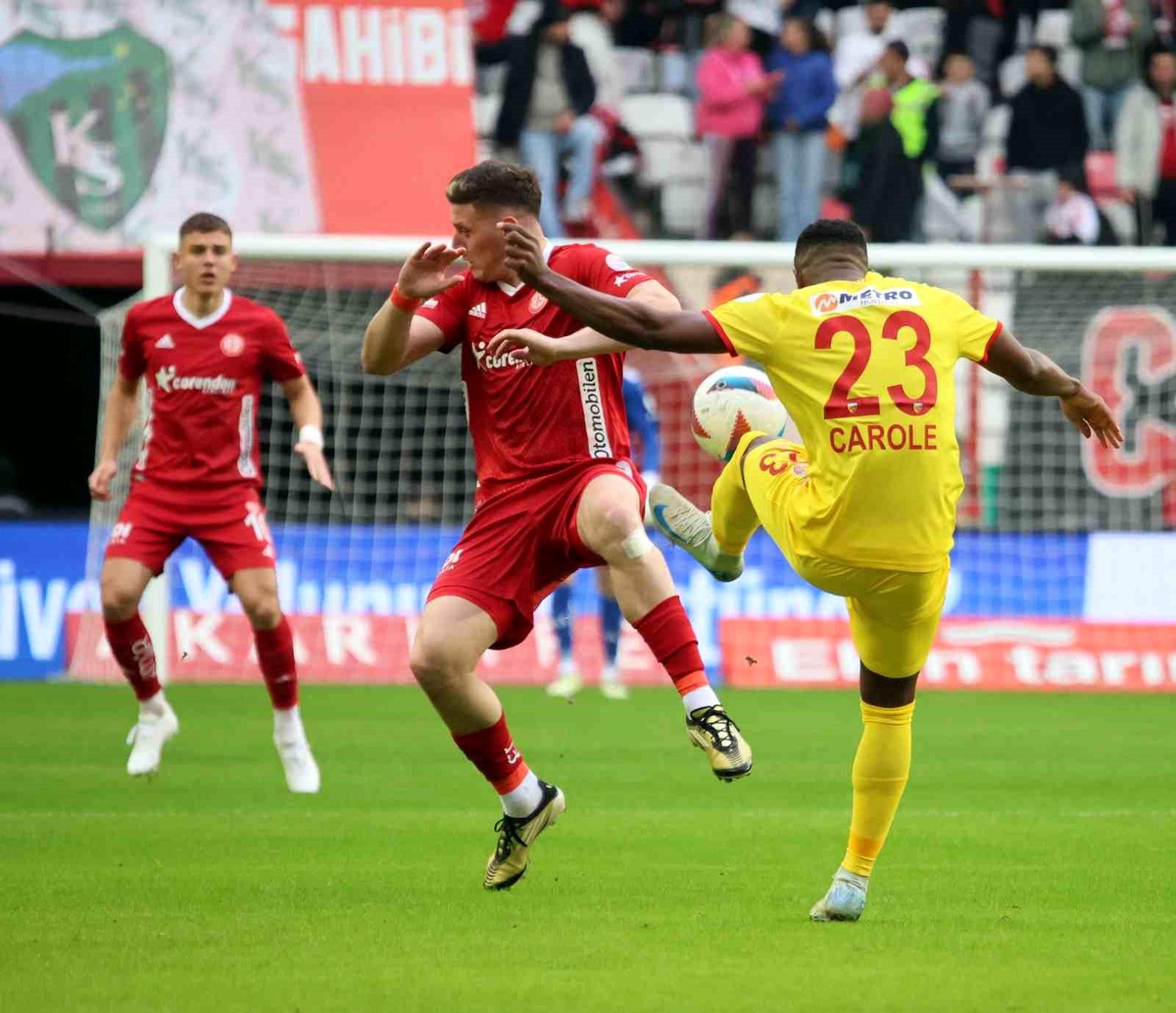 Antalyaspor-Kayserispor: İlk Yarıda 1-0