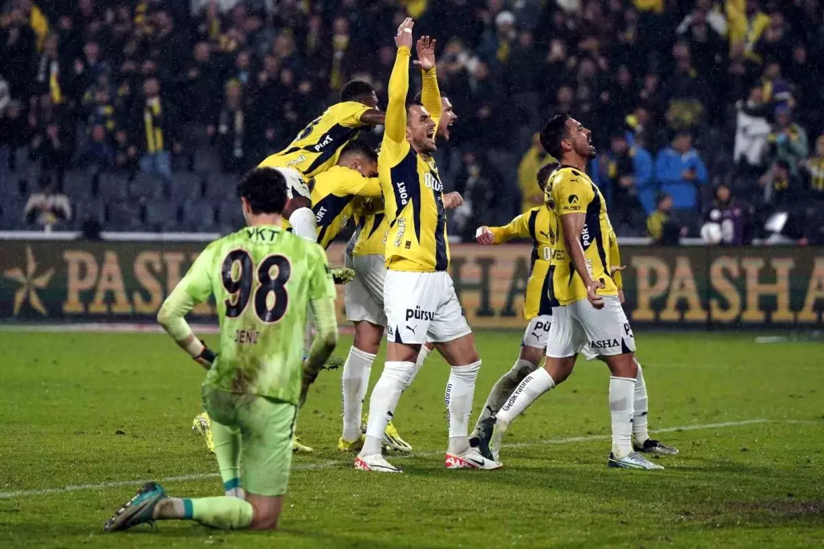 Fenerbahçe 1-0 Başakşehir: İlk yarı sonuçlandı