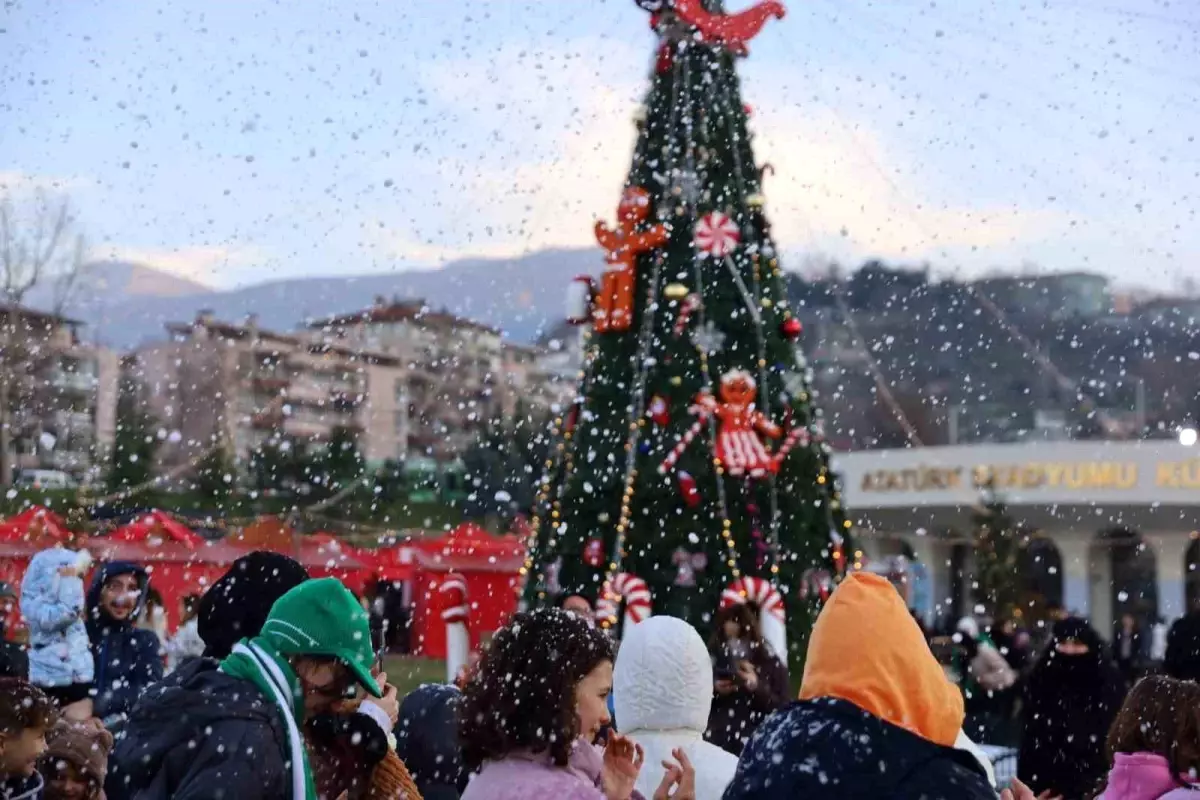 Bursa Yeni Yıl Meydanı'nda Eğlence Dolu Günler Başladı