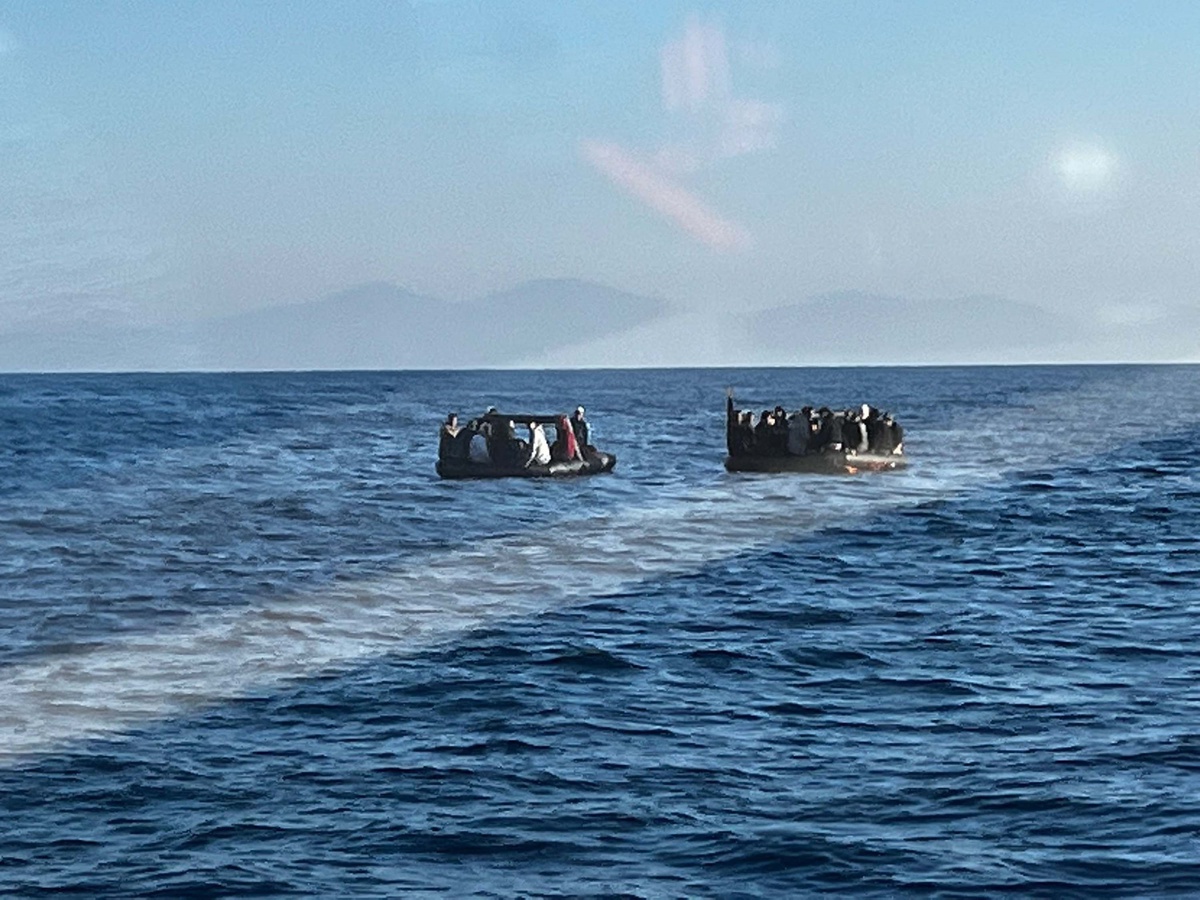 İzmir\'de 29 kaçak göçmen ve terör örgütü üyeleri yakalandı