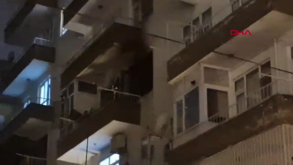 Diyarbakır\'da Apartman Yangını: Anne ve Bebek Dumandan Etkilendi