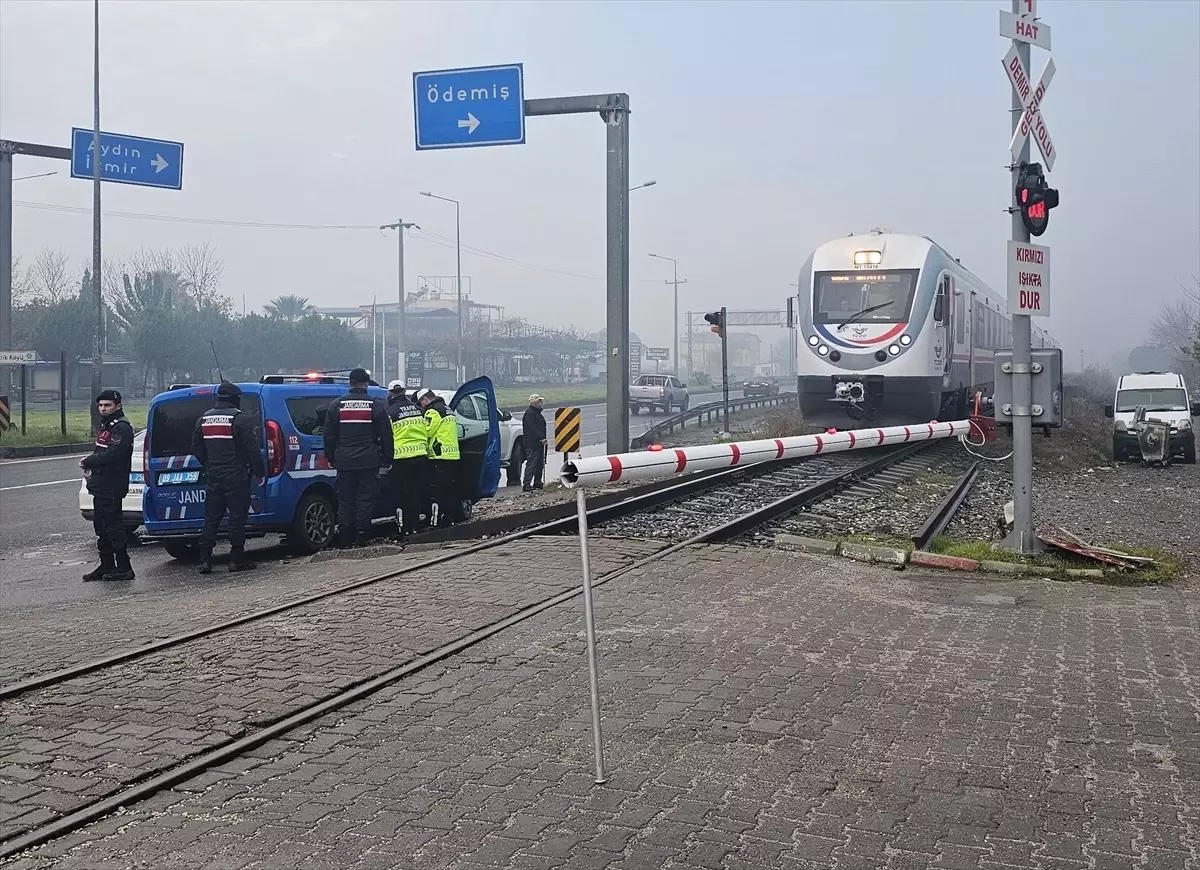 Tren Çarptı, Kadın Yaralandı