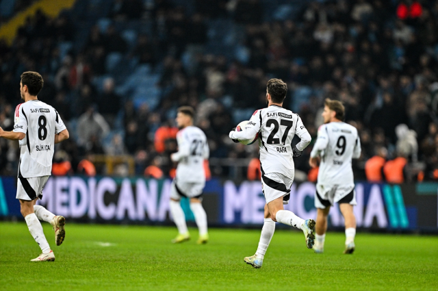 Beşiktaş, Adana Demirspor'a deplasmanda 2-1 mağlup oldu