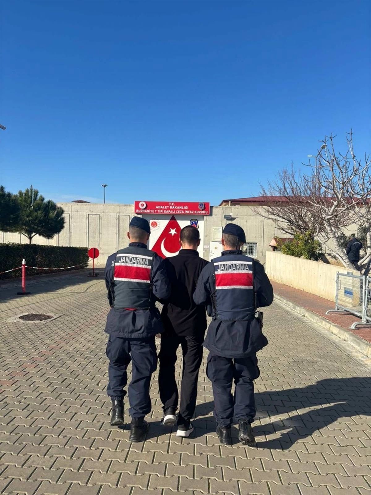 Firari Hükümlü Edremit\'te Yakalandı