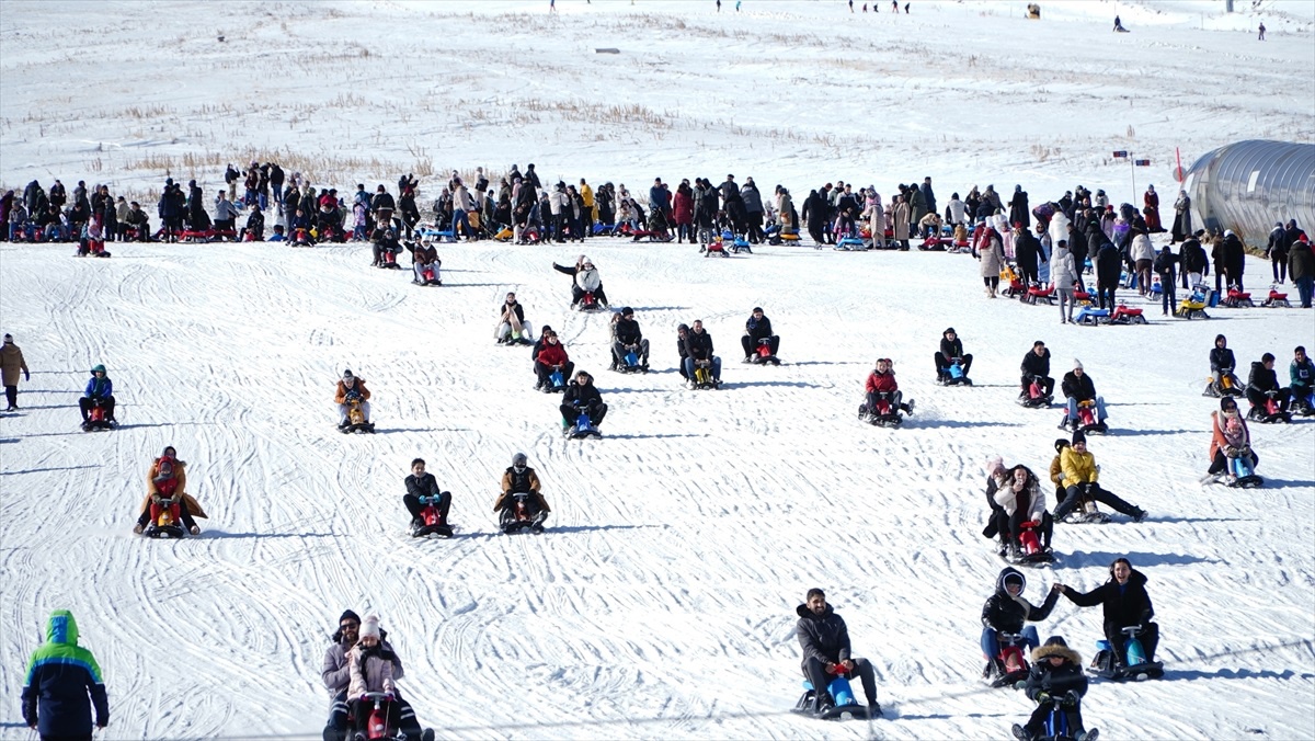 Erciyes Kayak Merkezi\'nde Yoğun Ziyaret