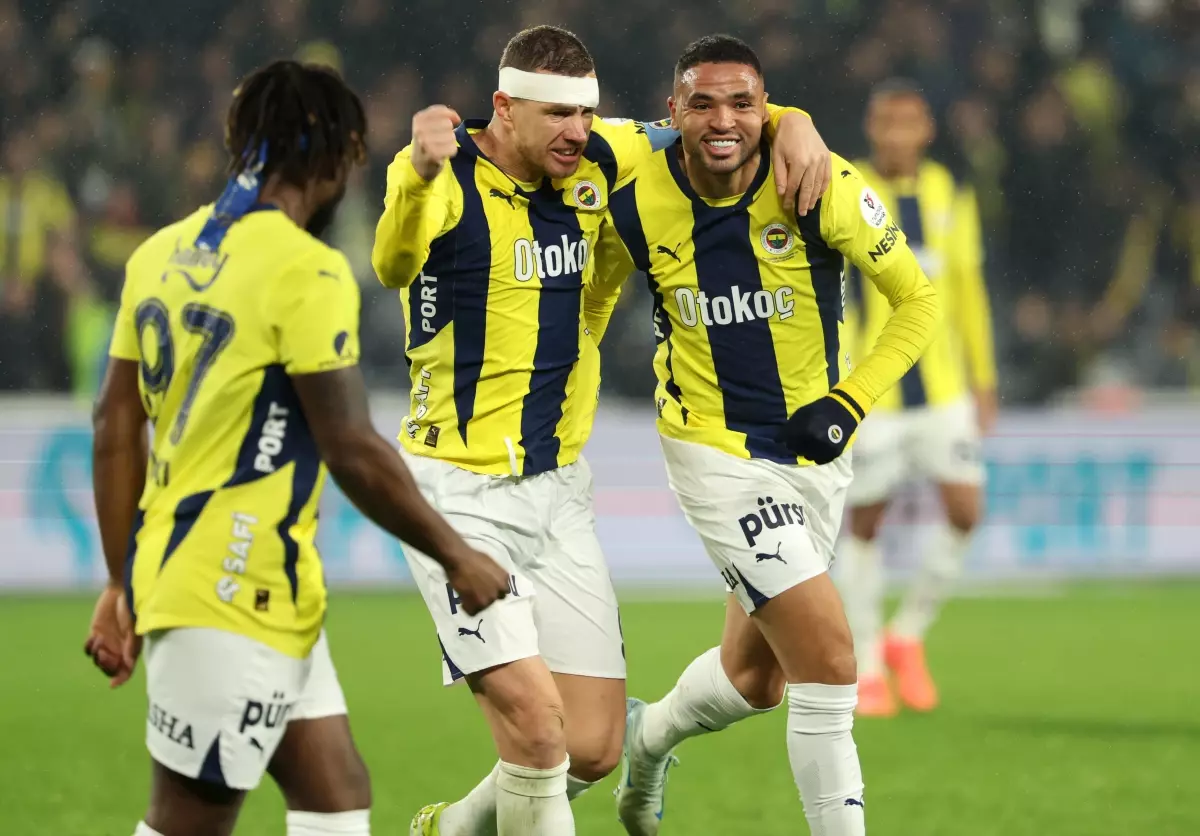 Fenerbahçe, Başakşehir\'i 3-1 ile Geçti