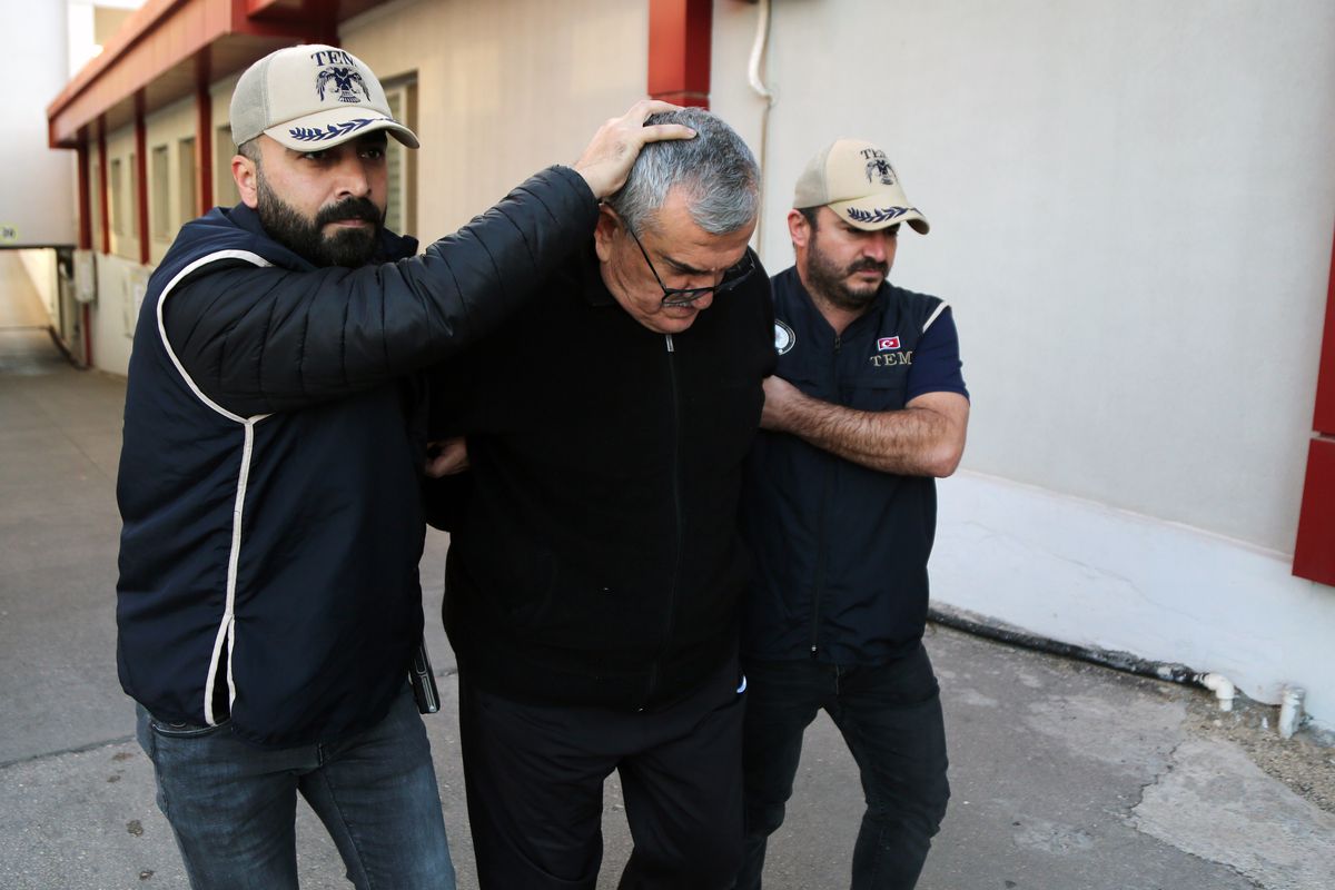 FETÖ Üyesi Eski Emniyet Müdürü Sokakta Yakalandı