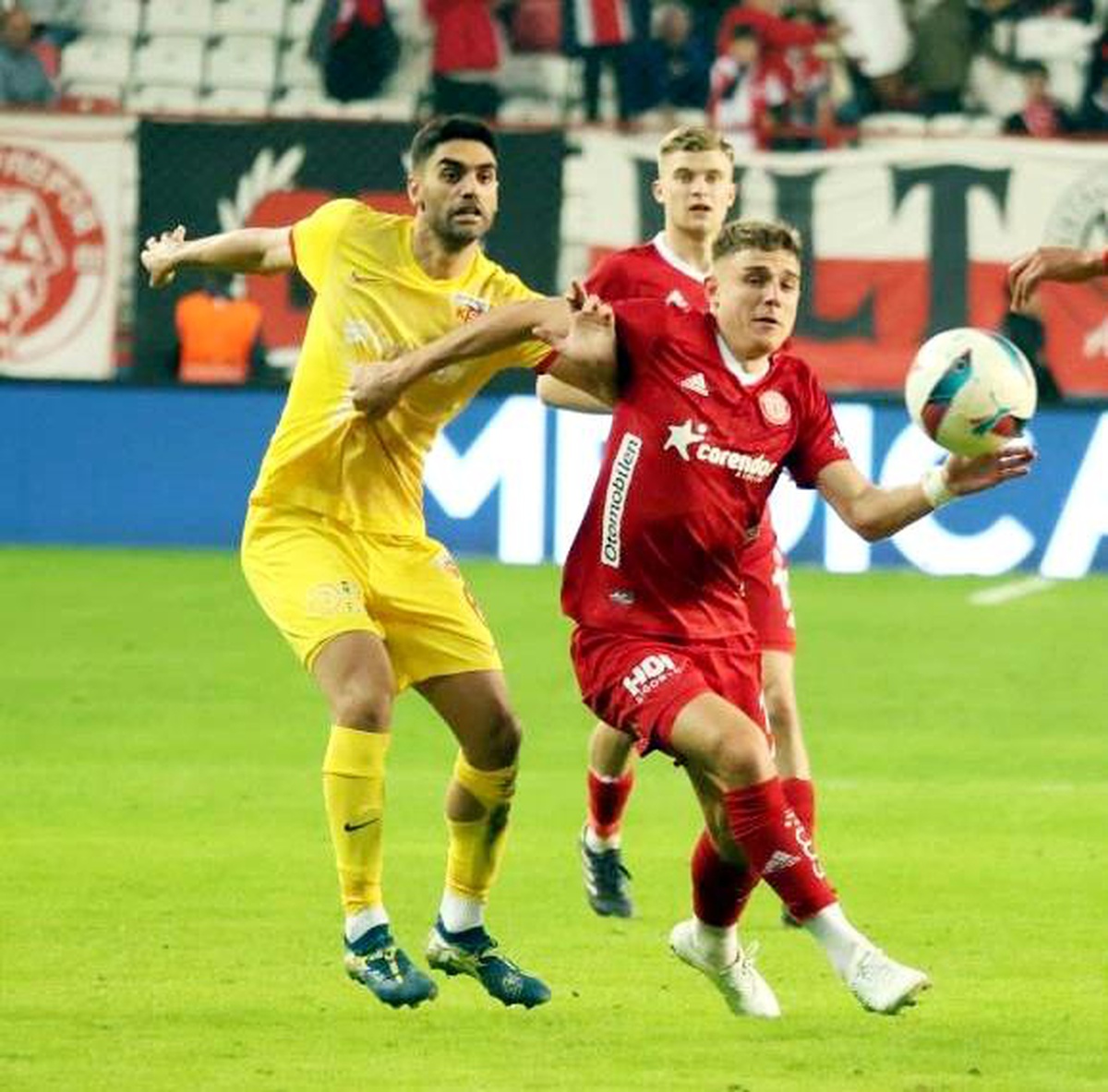 Ali Karimi\'den Çocukça Hata Yorumu