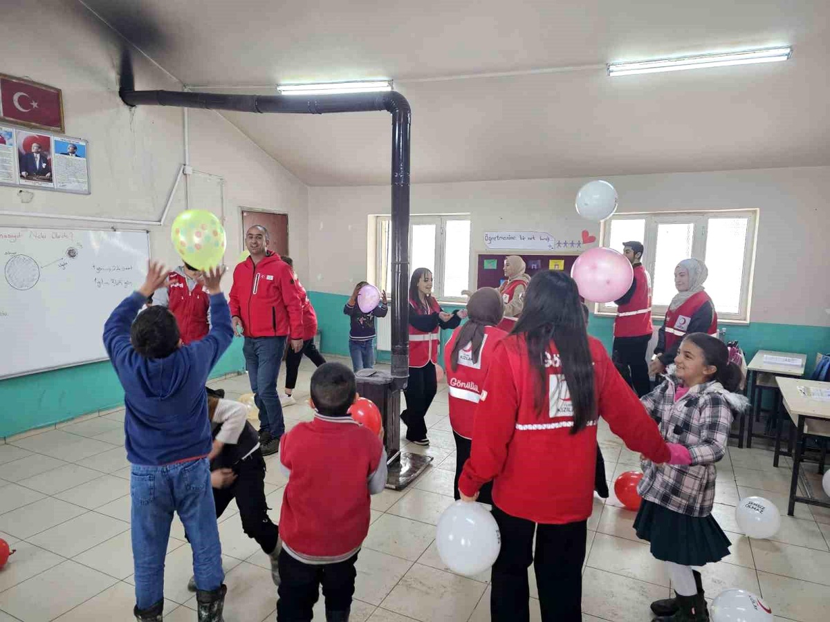 Kızılay\'dan Mutlu Çocuklara Destek