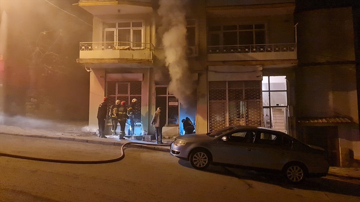 İzmit\'te İş Yerinde Yangın