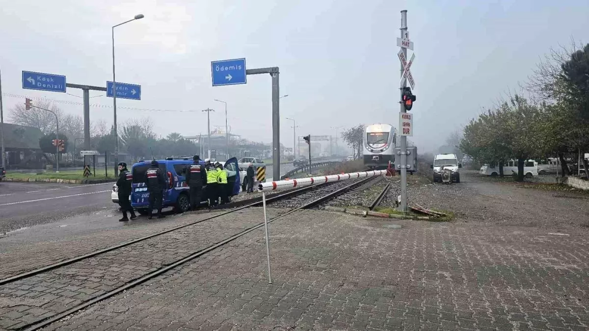 Kadın Trenin Çarpmasıyla Ağır Yaralandı