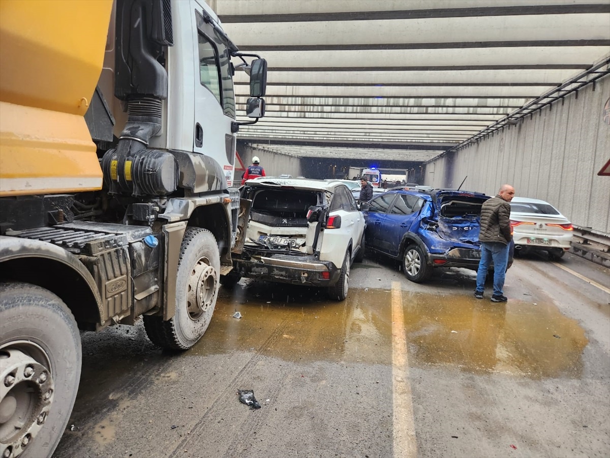 Malatya\'da Zincirleme Trafik Kazası: 6 Yaralı