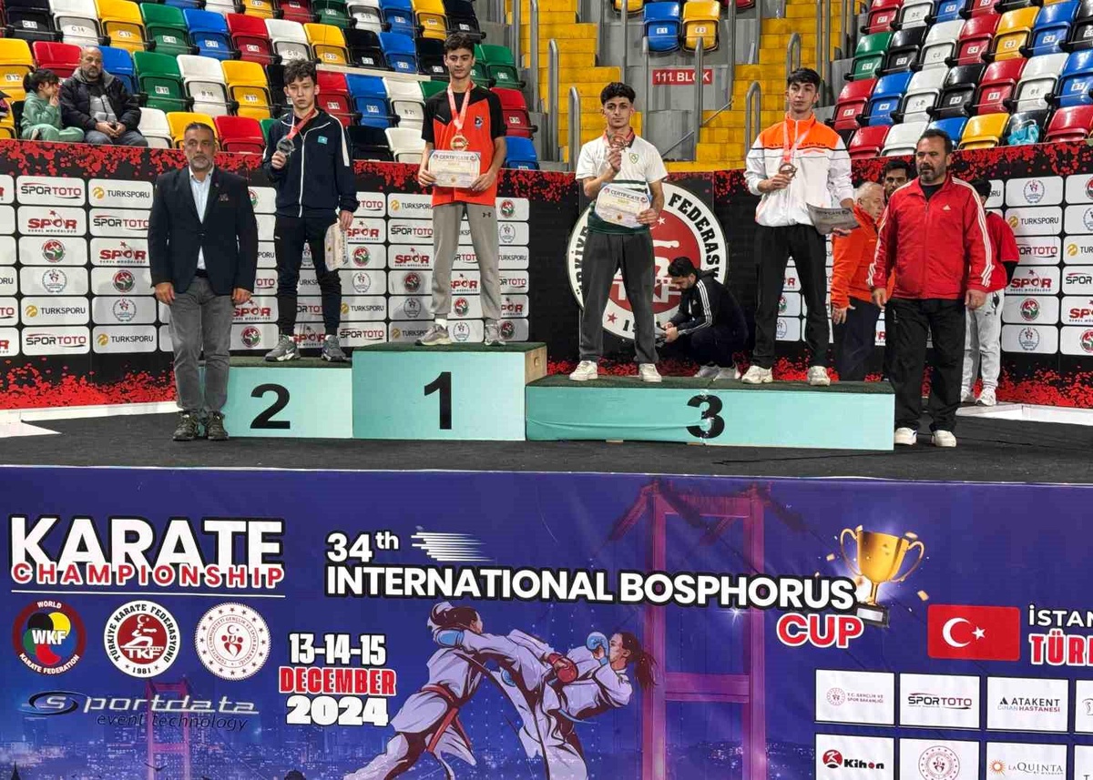 Baturhan Bayır, Boğaziçi Karate Şampiyonası\'nda Bronz Madalya Kazandı