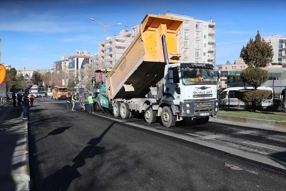 Mardin\'de Yol Çalışmaları Devam Ediyor