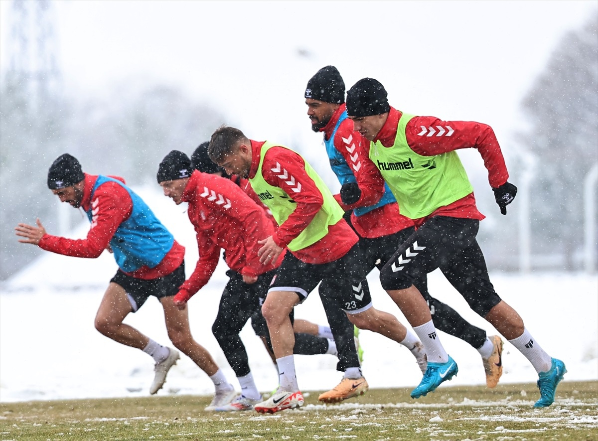 Sivasspor Kupada Keçiörengücü\'ne Hazırlanıyor