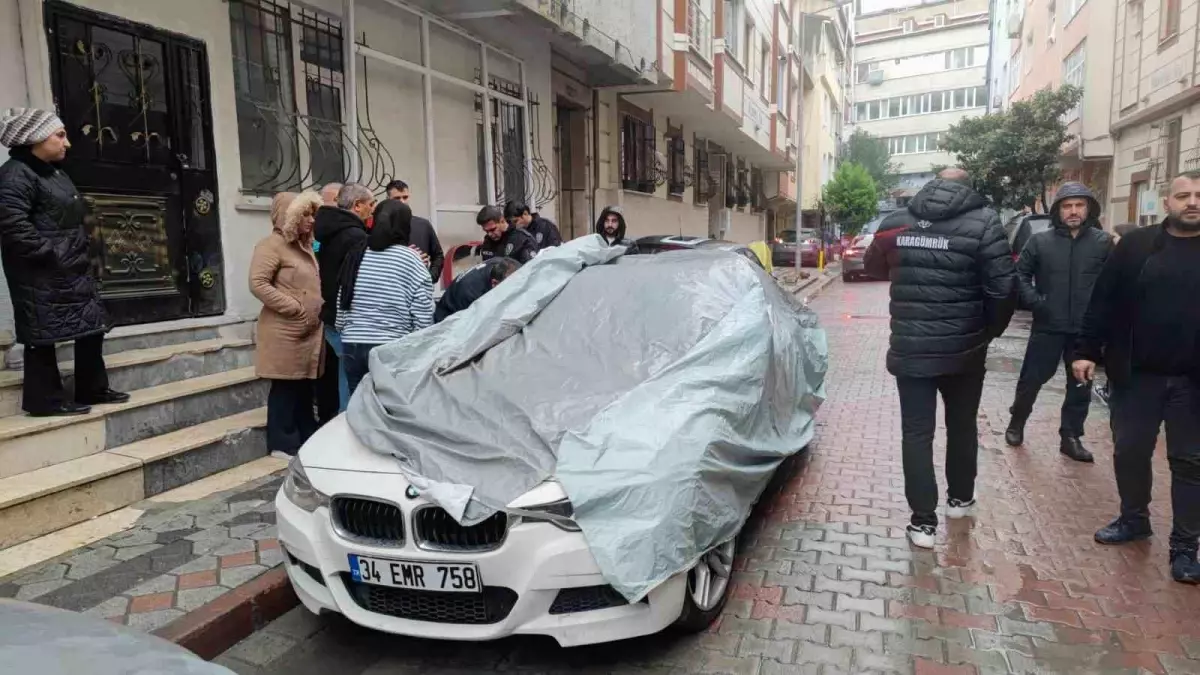 3. Kattan Lüks Araca Düşen Adam Hastaneye Kaldırıldı