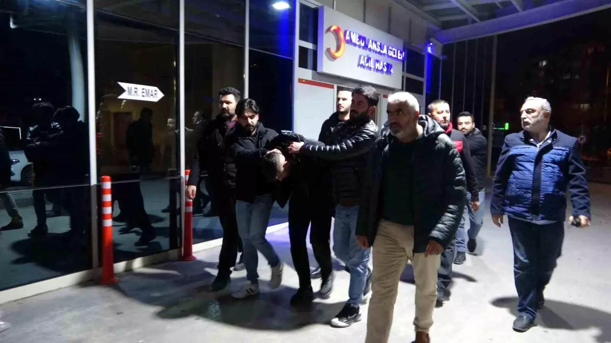 Taksici Öğrenci Bıçaklanarak Öldürüldü