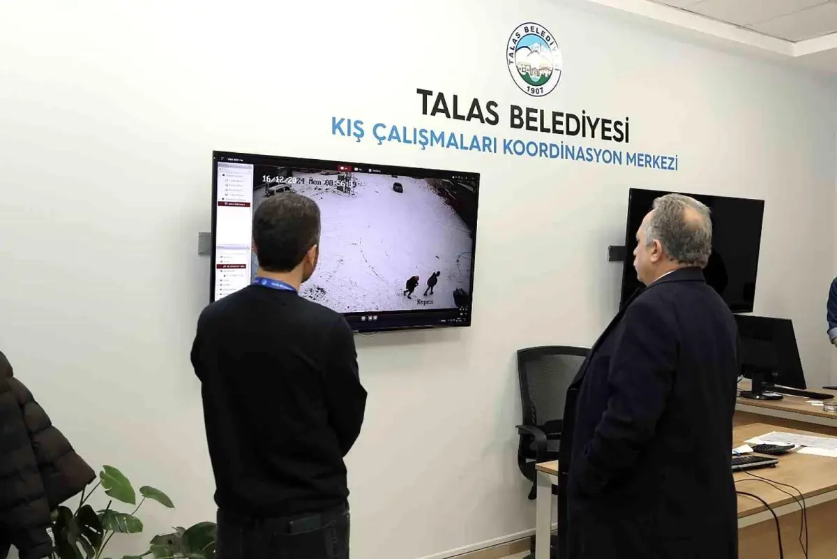 Talas Belediye Başkanı Yalçın, Kış Çalışmaları Koordinasyon Merkezi\'nde Çalışmaları İnceledi