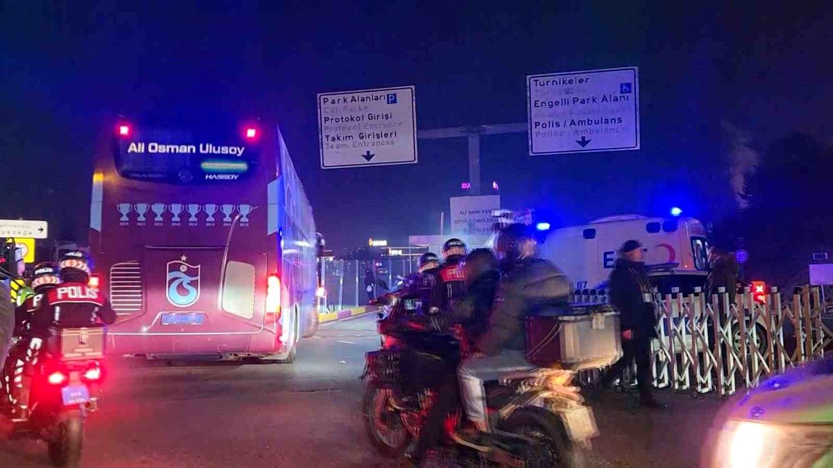 Trabzonspor, Galatasaray Maçı İçin Stada Geldi