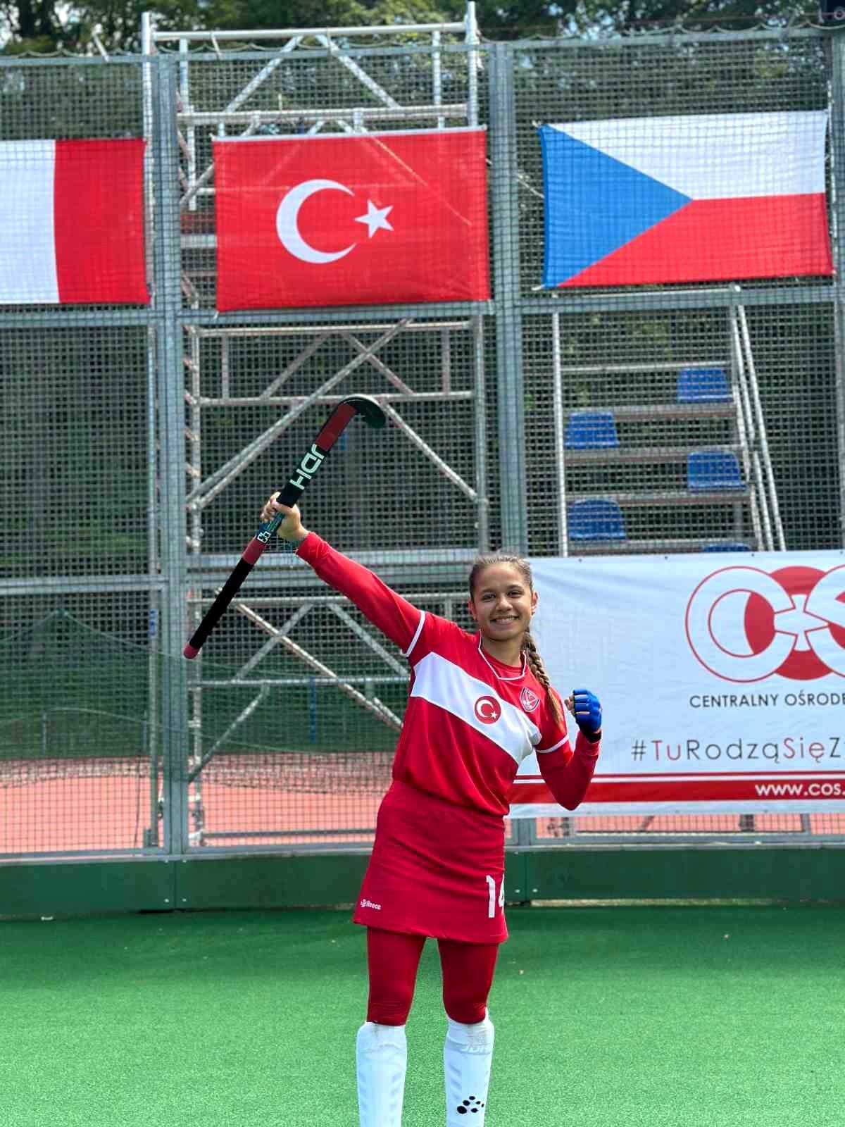 Muğla\'dan Ümit Milli Kadın Hokey Takımına 9 Sporcu