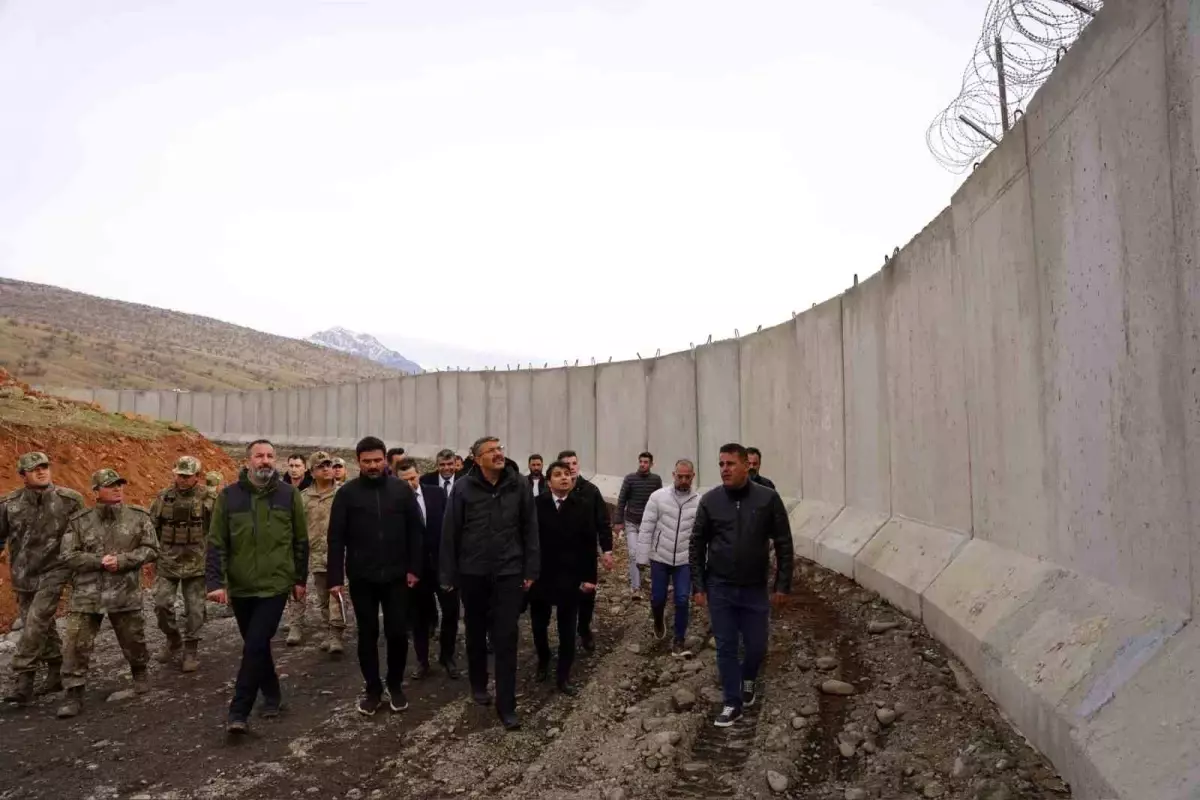 Hakkari\'de Sınır Güvenliği Çalışmaları İncelendi